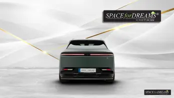    Zde vidíte skládací matraci SPACEBED® v barvě Magic Rosé rozloženou v Zeekr 7X.